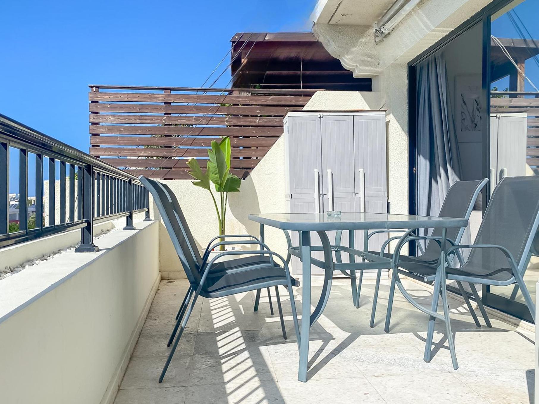 Phaedrus Living: Byzantium Modern City Flat Paphos Exterior photo